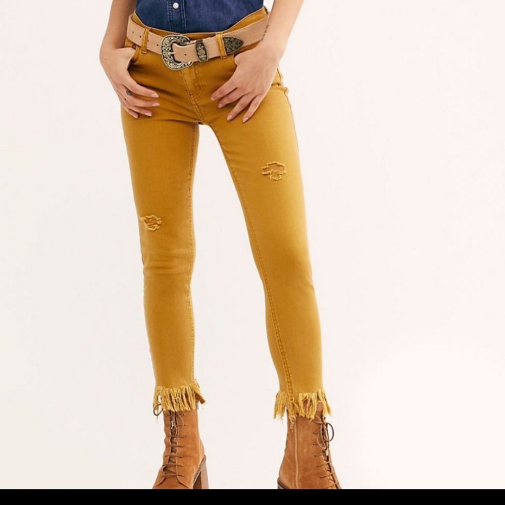 LIKE NEW Free People frayed jeans size 29